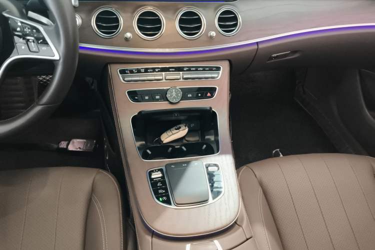 Used Mercedes-Benz E-Class 2023 Updated E 300 L Luxury Edition Gear Lever