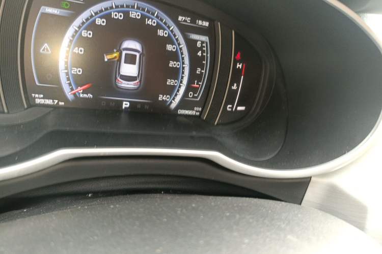 Used Geely Auto Emgrand X7 Sport 2016 1.8TD Automatic ZhiShang Model Odometer Close Up