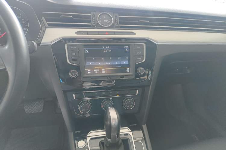 Used Volkswagen Magotan 2017 330TSI DSG Leading Model Audio And AC Panel