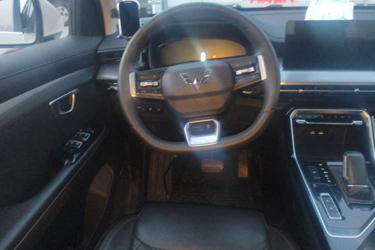 Used Wuling Asta 2022 2.0L DHT Electric-Speed Version
