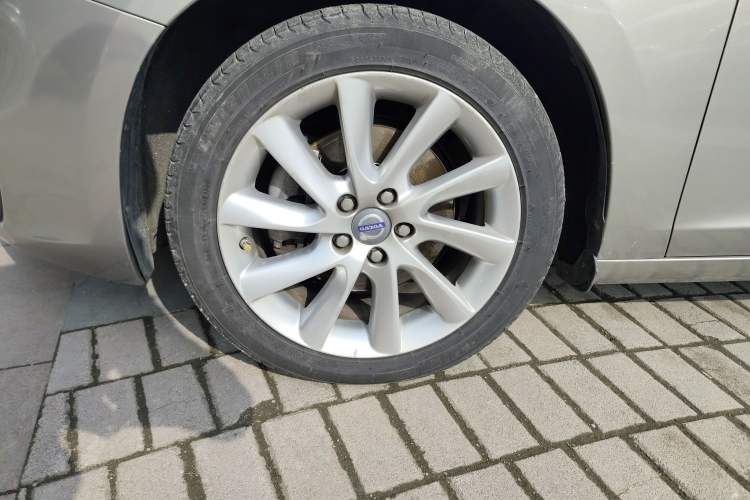 Used Volvo S60 2014 S60L 2.0T Zhiyuan Edition
