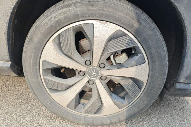 Used BYD Song PLUS New Energy 2021 DM-i 110KM Flagship PLUS Right Front Wheel Hub