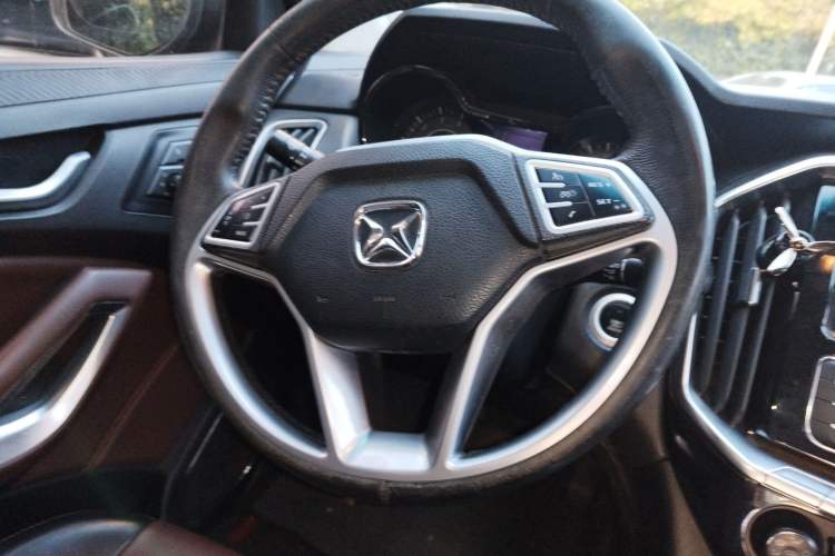 Used JMC Yusheng S350 2016 2.0T Automatic All-Wheel Drive Gasoline Ultra-Luxury 5-Seater
