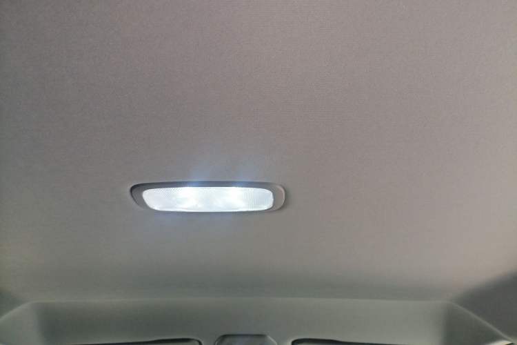 Used Iveco Fidato 2023 C30 Passenger Van 2.0T 93kW Manual Transmission Xingtu Edition Low Roof