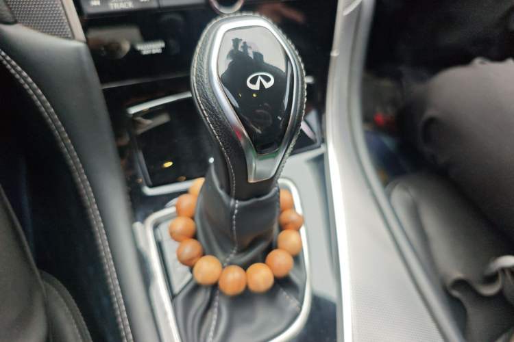 Used Infiniti Q50L 2018 2.0T Enjoyment Version China VI Standard Gear Lever