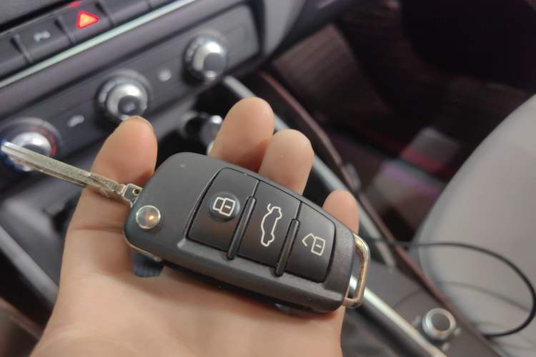 Used Audi A3 2020 Limousine 35 TFSI Fashion Edition China VI Emission Standard Vehicle Key