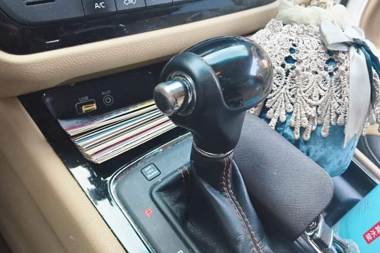 Used Kia Carnival 2015 2.2T Luxury Edition China IV