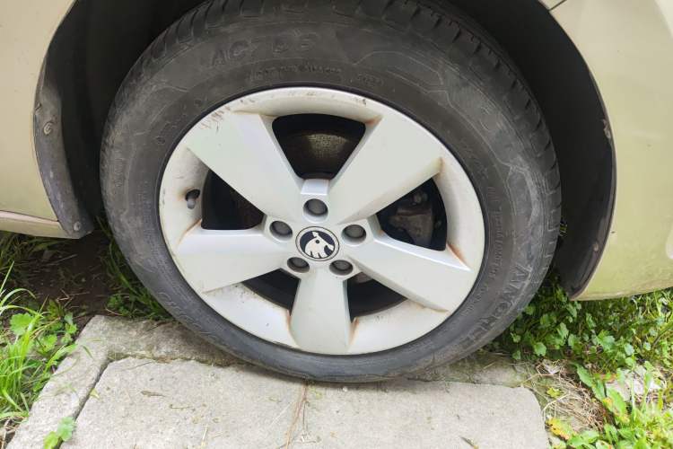 Used Skoda Rapid 2015 1.6L Automatic Smart Selection Model
