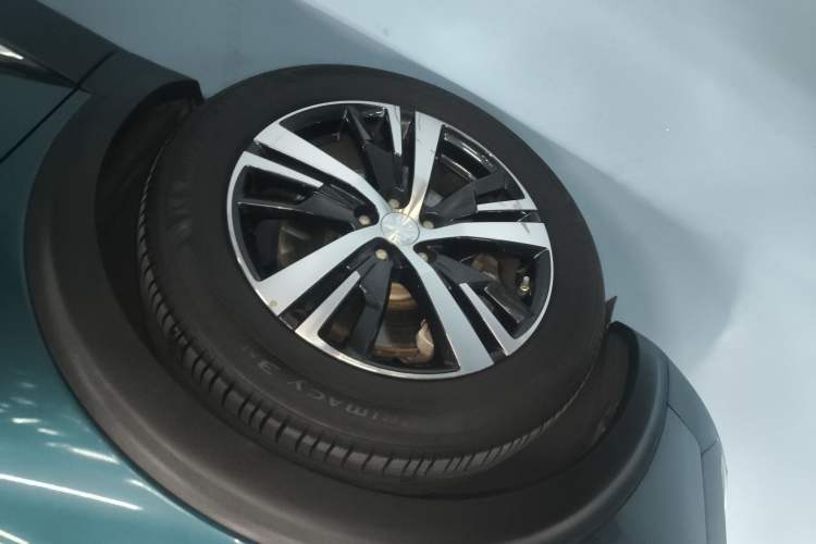 Used Peugeot 5008 2017 350THP 7-Seater Elite Edition Left Front Wheel Hub