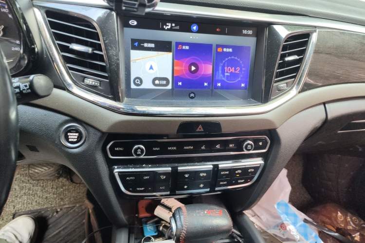 Used GAC Trumpchi GS8 2017 320T Four-Wheel Drive Luxury Smart Connectivity Version (7 Seats) Audio And AC Panel