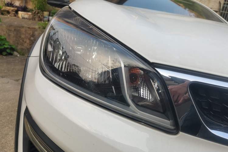 Used Kia KX Cross 2017 1.4L AT GLS Right Front Headlight