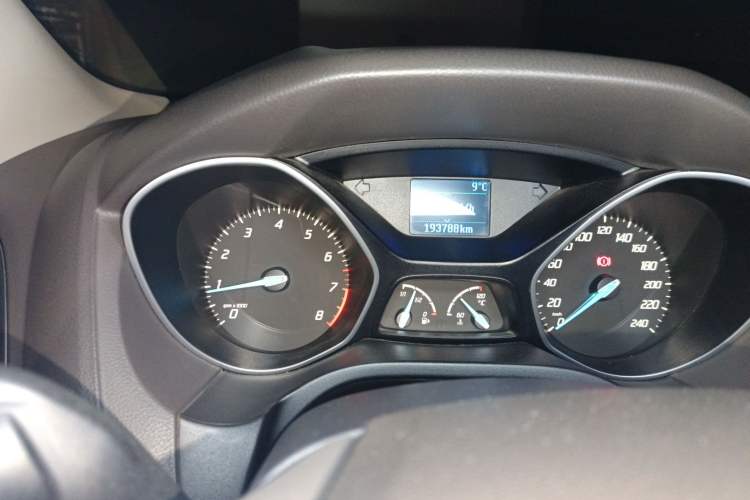 Used Ford Focus 2012 Hatchback 1.6L Manual Fashion Edition
