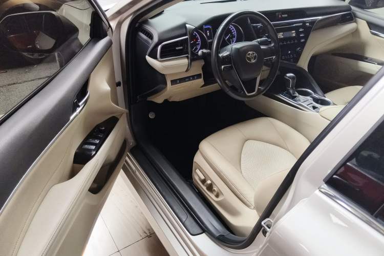 Used Toyota Camry 2018 2.0E Leading Edition
