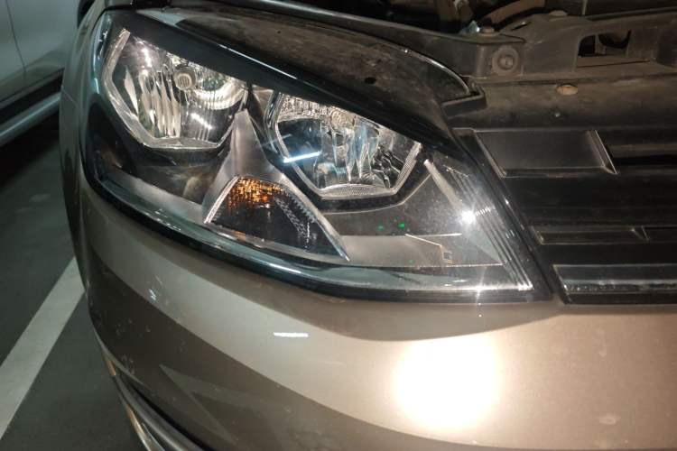 Used Volkswagen Golf 2016 230TSI Automatic Luxury Version Right Front Headlight