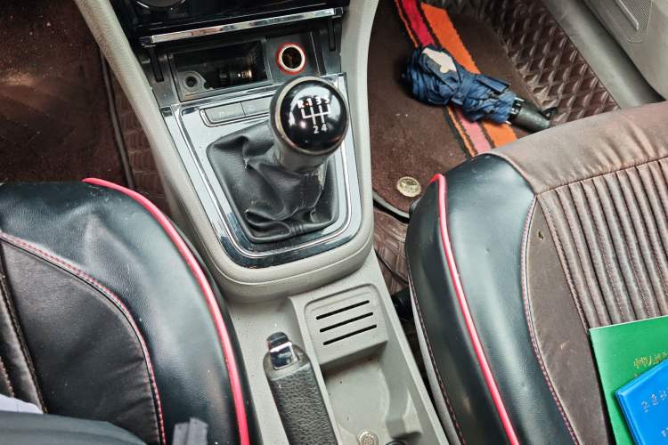 Used Volkswagen Bora 2014 1.6L Manual Fashion Edition Gear Lever