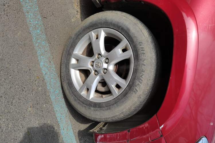 Used Toyota RAV4 2011 2.0L Automatic Luxury Edition Right Front Wheel Hub