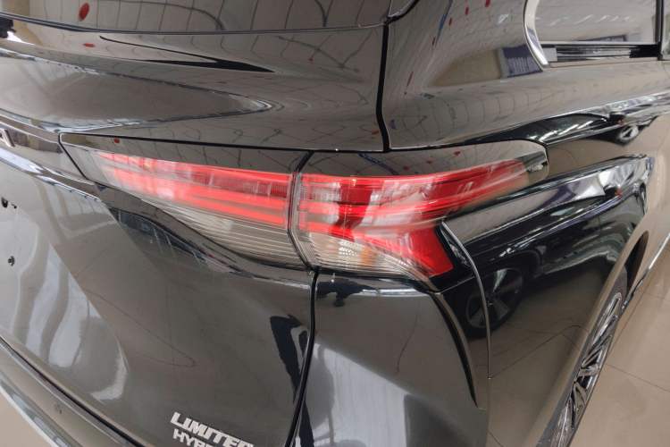 Used Toyota Sienna 2021 2.5L Hybrid Premium Edition
