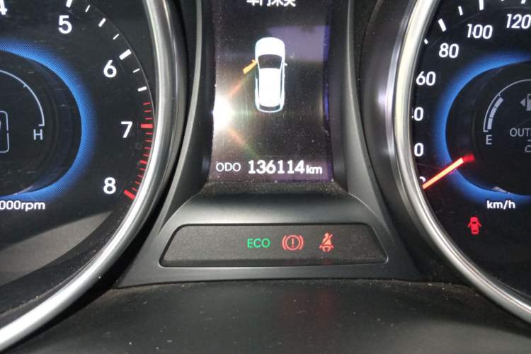 Used Hyundai Grand SantaFe 2013 3.0L 7-Seater Four-Wheel-Drive Comfort Edition Odometer Close Up