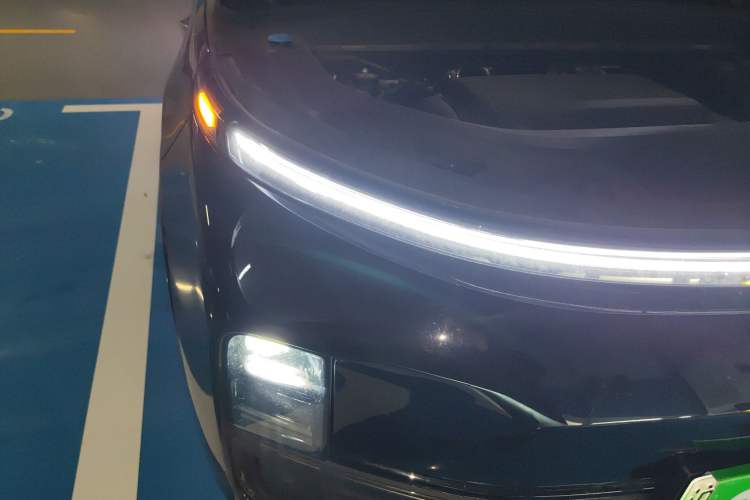 Used Li Auto L8 2024 Pro Model
