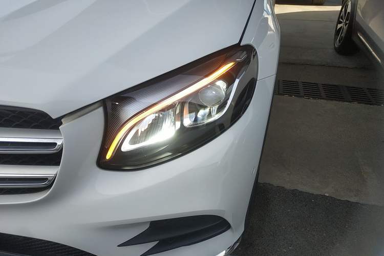 Used Mercedes-Benz GLC 2017 GLC 260 4MATIC Luxury Model
