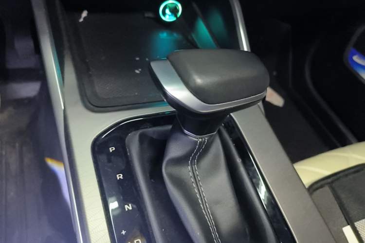 Used Geely Auto Emgrand 2022 4th Generation 1.5L CVT Flagship Model Gear Lever