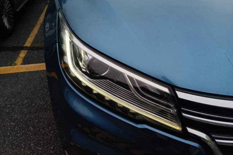 Used Roewe RX3 2018 1.6L Manual Internet Smart Edition Right Front Headlight