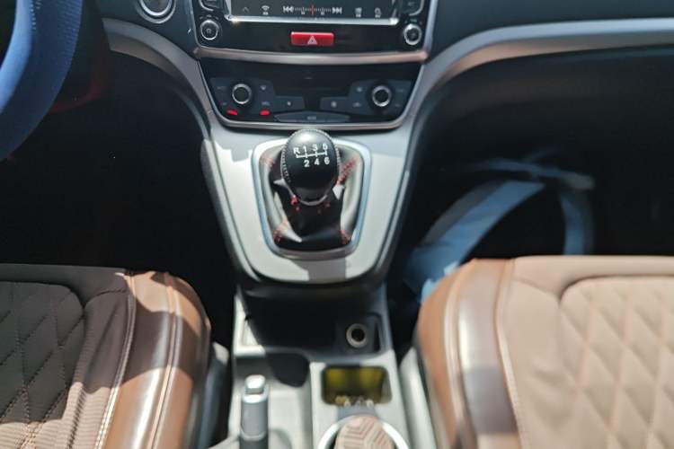 Used Haval M6 2019 1.5T Manual Two-Wheel Drive Urban Version China VI Standard
