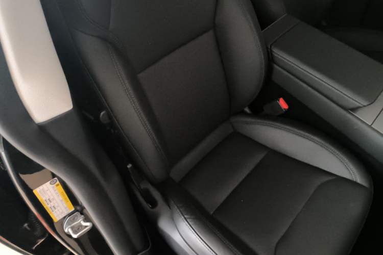 Used Tesla Model Y 2025 Rear-Wheel-Drive Version Right Front Seat