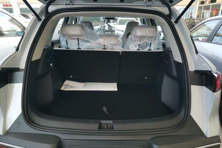 Used BYD Yuan UP 2025 Model 301KM Leading Version Trunk