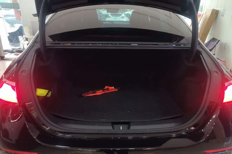 Used Mercedes-Benz E-Class 2025 Facelift E 300 L Luxury Edition