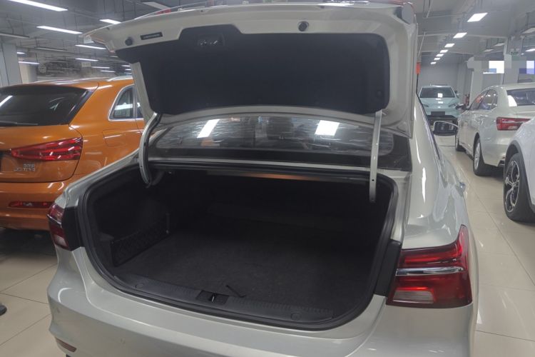 Used Roewe i6 New Energy 2017 45T Hybrid Connect & Smart Enjoyment Edition