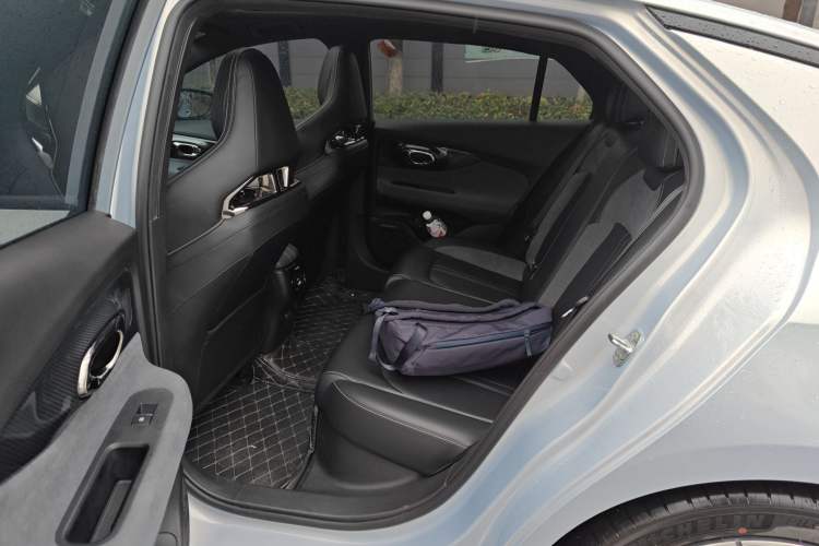 Used GAC Trumpchi EMPOW 2023 400T Automatic R PRO Left Rear Seat