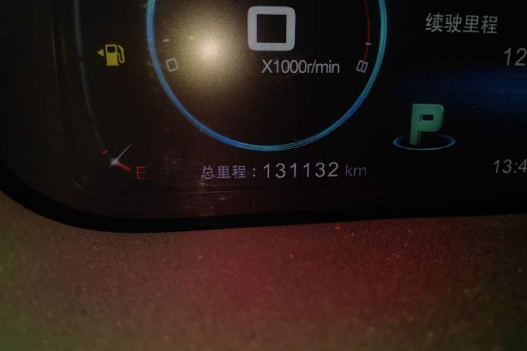 Used BYD Tang New Energy 2015 2.0T Four-Wheel-Drive Flagship Model Odometer Close Up