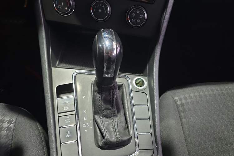 Used Volkswagen Bora 2019 1.5L Automatic Fashion Model Gear Lever