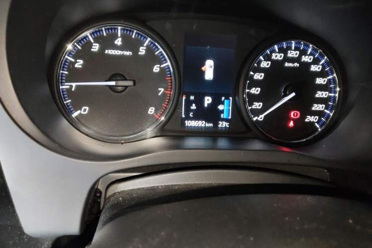 Used Mitsubishi Outlander 2020 2.0L Two-Wheel Drive Enjoyment Version 5 Seats Odometer Close Up