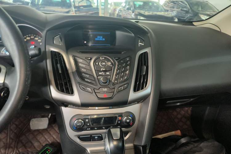 Used Ford Focus 2012 Sedan 1.6L Automatic Fashion Edition