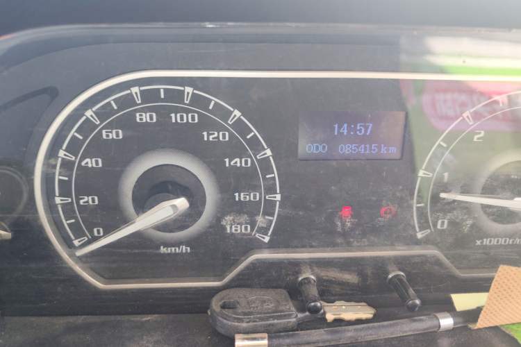 Used SAIC MAXUS Xintu V80 2019 2.5T Classic Edition 6-Speed Manual – Aoyuntong Short Wheelbase Mid-Height Design 5/6 Seats
