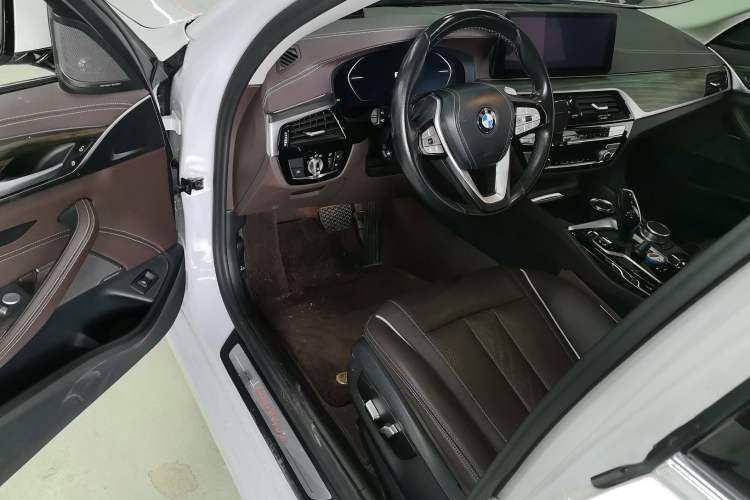 Used BMW 5 Series 2022 530Li Leading Model M Sport Package
