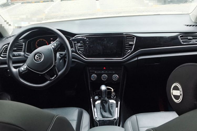 Used Volkswagen T-ROC 2022 280TSI DSG Two-Wheel Drive Comfort PLUS Center Console