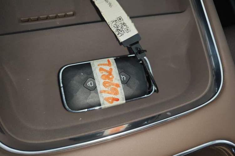 Used Wuling Starlight 730 2025 Model Plug-in Hybrid 125km Luxury Edition Vehicle Key