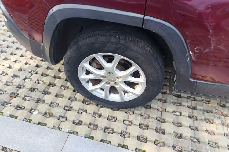 Used Jeep Cherokee 2016 2.4L Leading Edition
