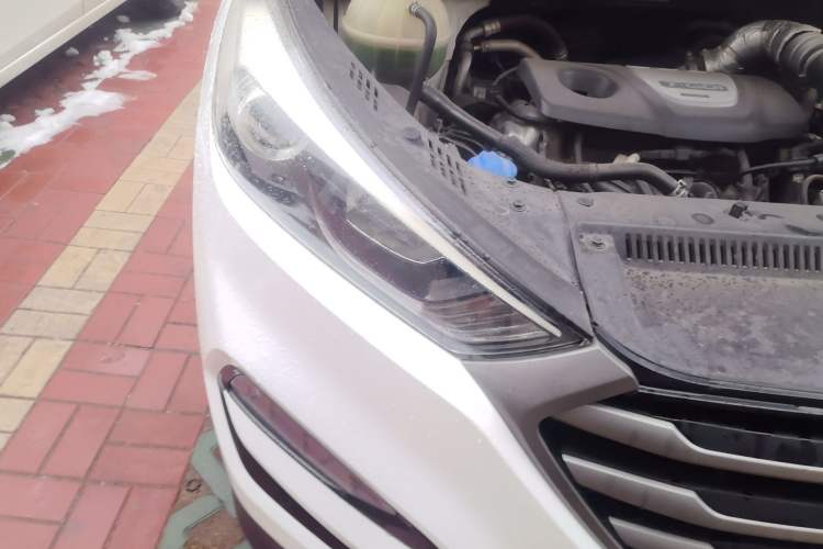 Used Hyundai Tucson 2015 1.6T Dual-Clutch Two-Wheel-Drive Smart Model Right Front Headlight