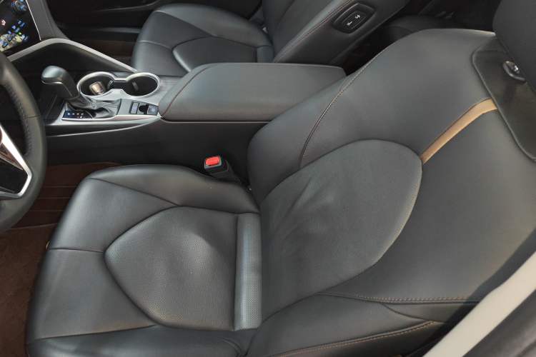 Used Toyota Camry 2023 2.0G Luxury Edition
