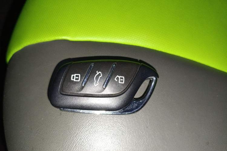 Used Roewe Clever 2021 302 km New Four-Seater Super-Efficient Version Vehicle Key