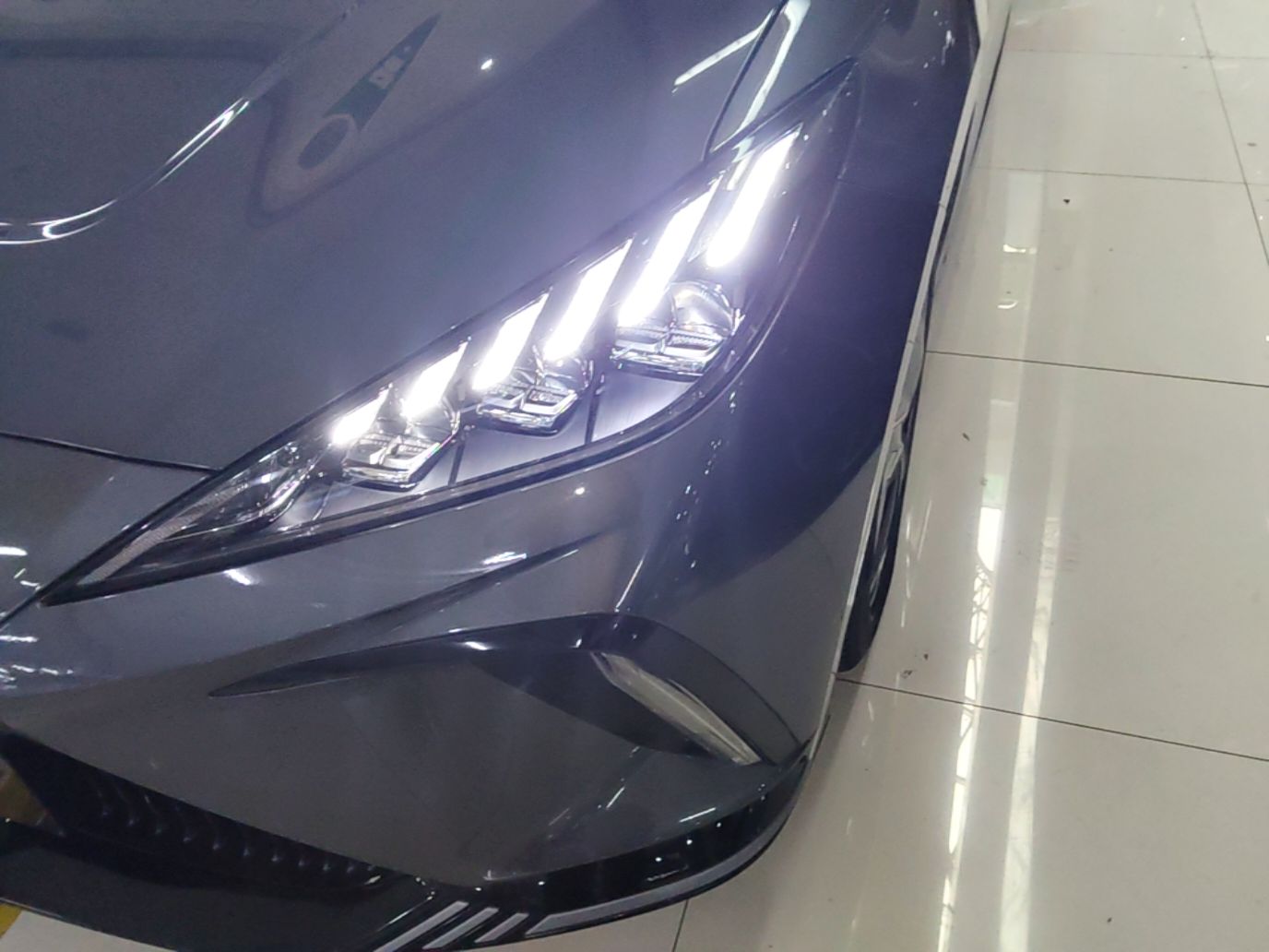 MG 4 EV 2022 520 km Flagship Edition — снимка 8
