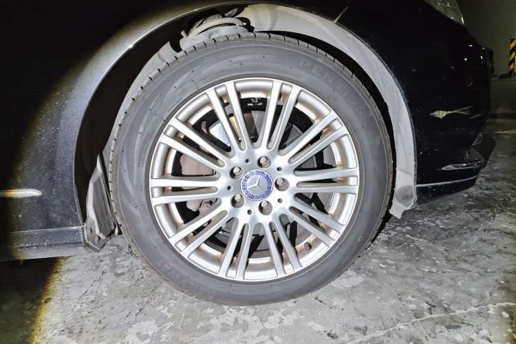 Used Mercedes-Benz E-Class 2013 E 260 L CGI Elegant Model