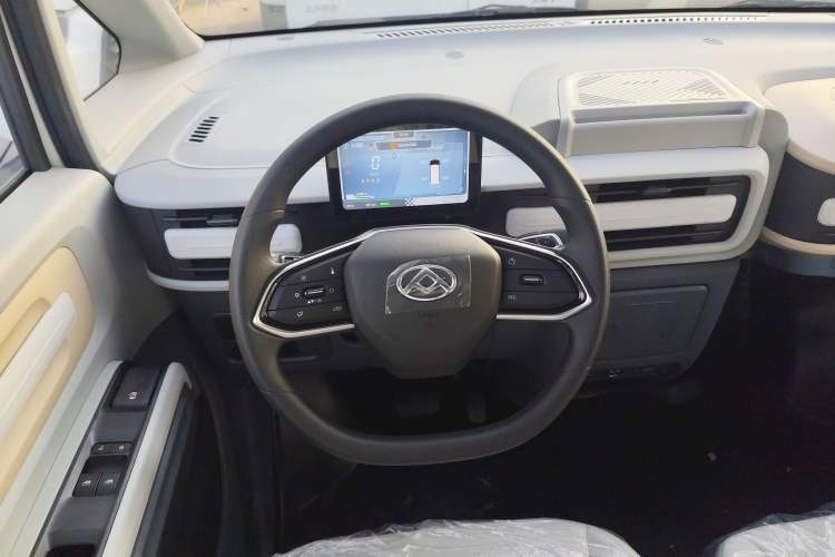 Used SAIC MAXUS Dana V1 2025 V1+ Long Wheelbase Low-Roof Multi-Function Version (62 kWh)