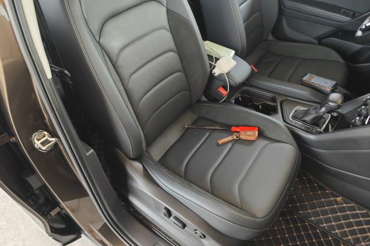 Used Volkswagen Tiguan L 2018 330TSI Automatic Two-Wheel Drive Luxury Edition Right Front Seat