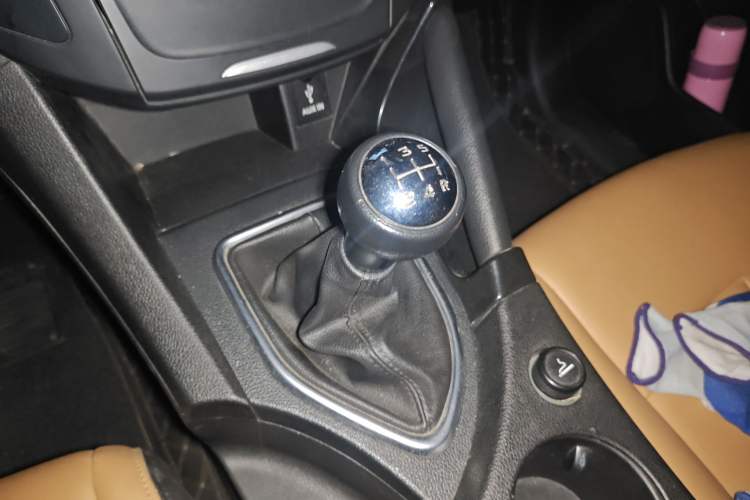 Used Dongfeng Aeolus AX7 2015 2.0L Manual Zhiyue Model
