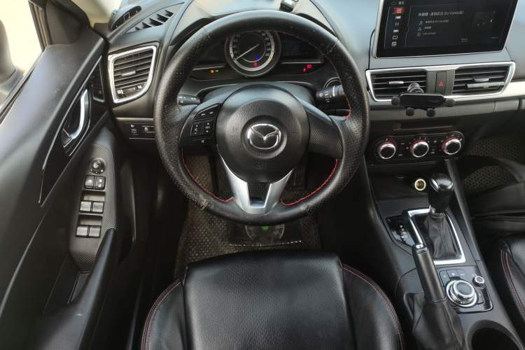 Used Mazda Mazda 3 Axela 2014 Sedan 1.5L Automatic Comfort Model
